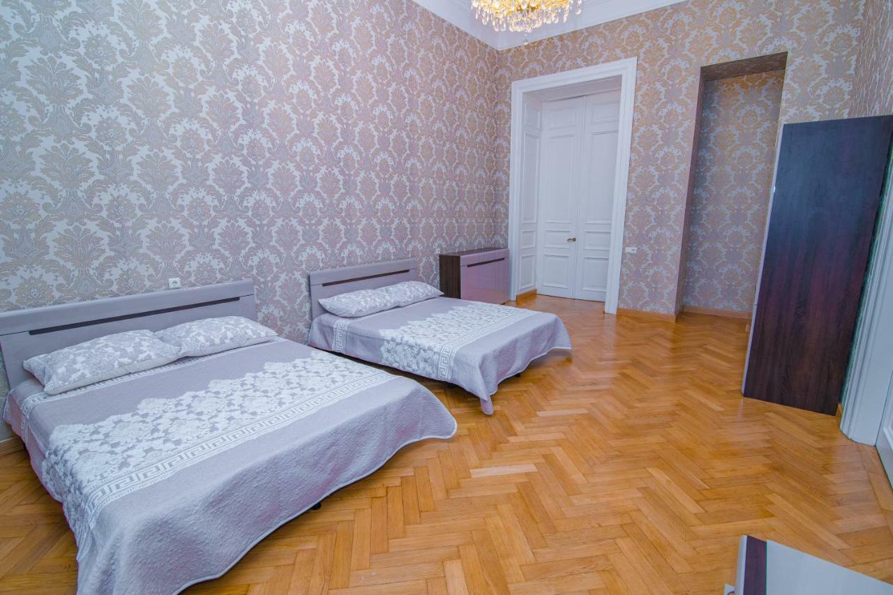 Solo Apartment In City Center Tbilisi Buitenkant foto