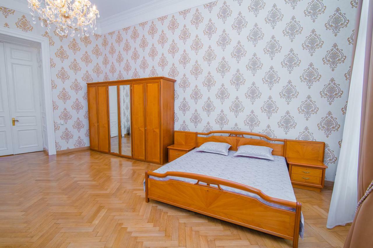 Solo Apartment In City Center Tbilisi Buitenkant foto