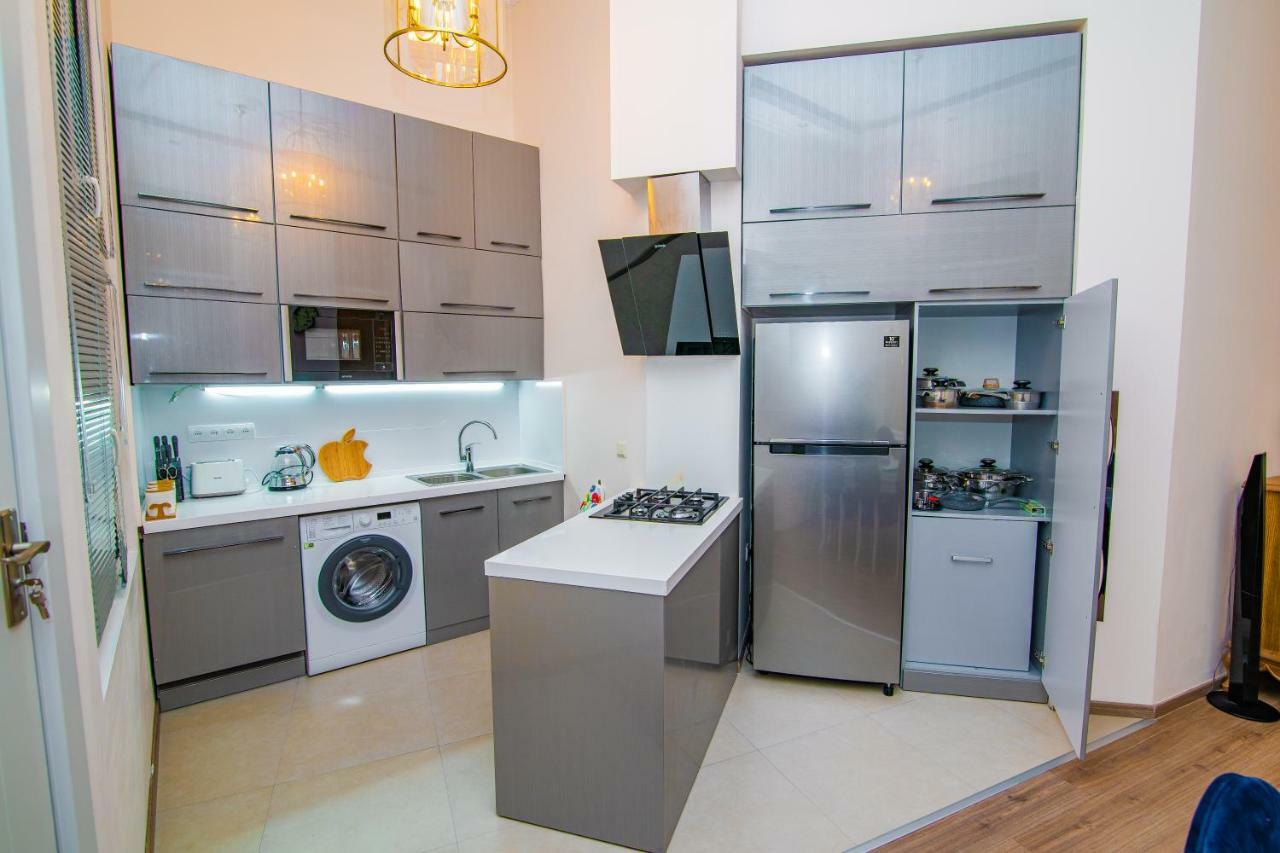 Solo Apartment In City Center Tbilisi Buitenkant foto