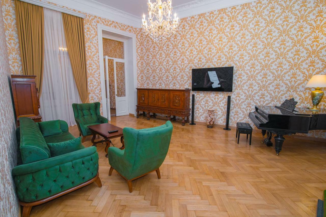 Solo Apartment In City Center Tbilisi Buitenkant foto