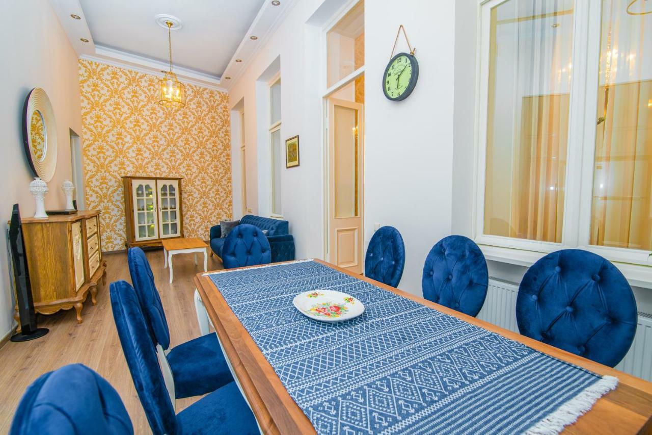 Solo Apartment In City Center Tbilisi Buitenkant foto