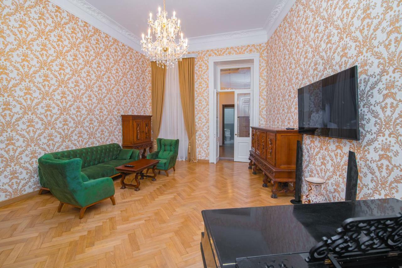 Solo Apartment In City Center Tbilisi Buitenkant foto
