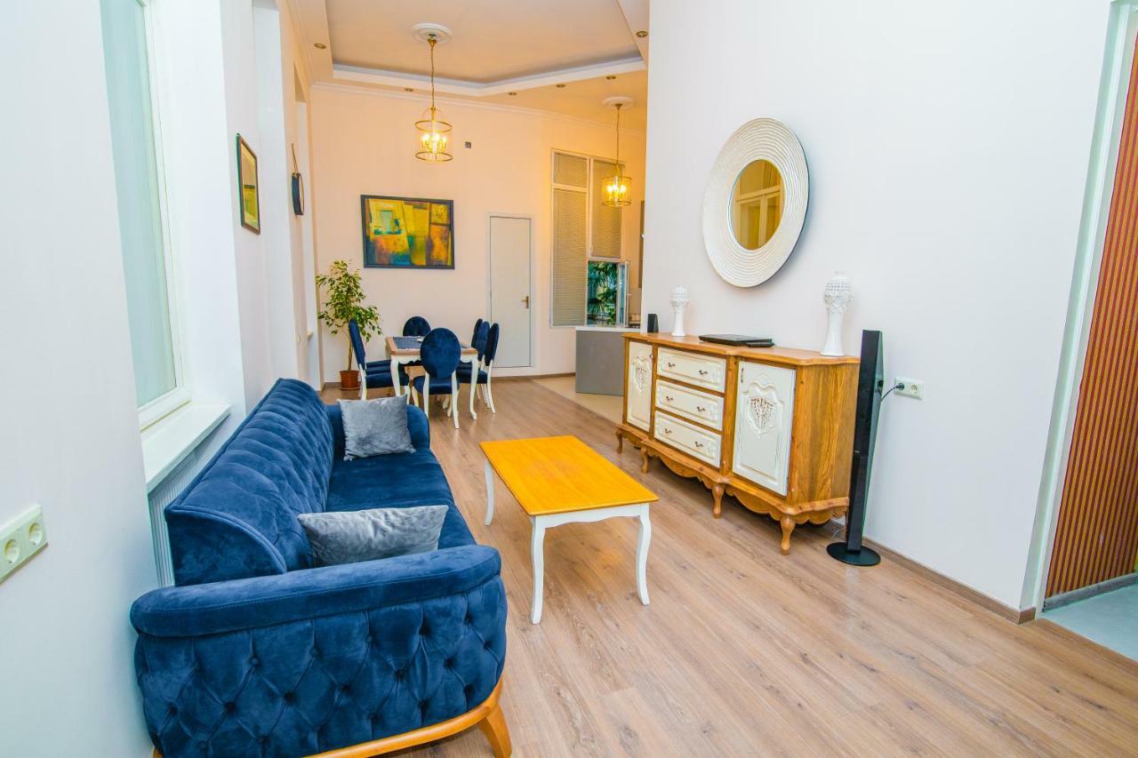 Solo Apartment In City Center Tbilisi Buitenkant foto