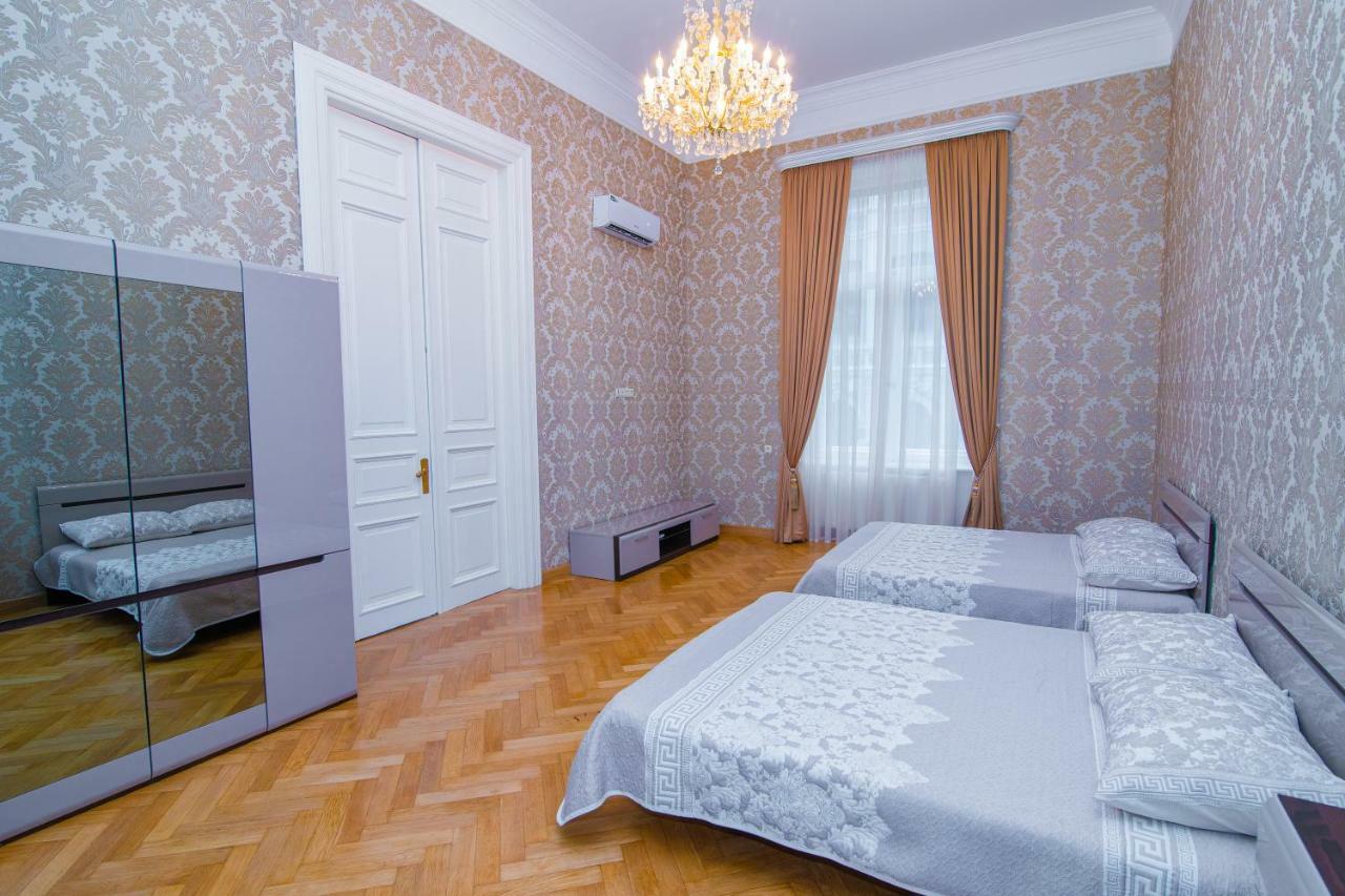 Solo Apartment In City Center Tbilisi Buitenkant foto
