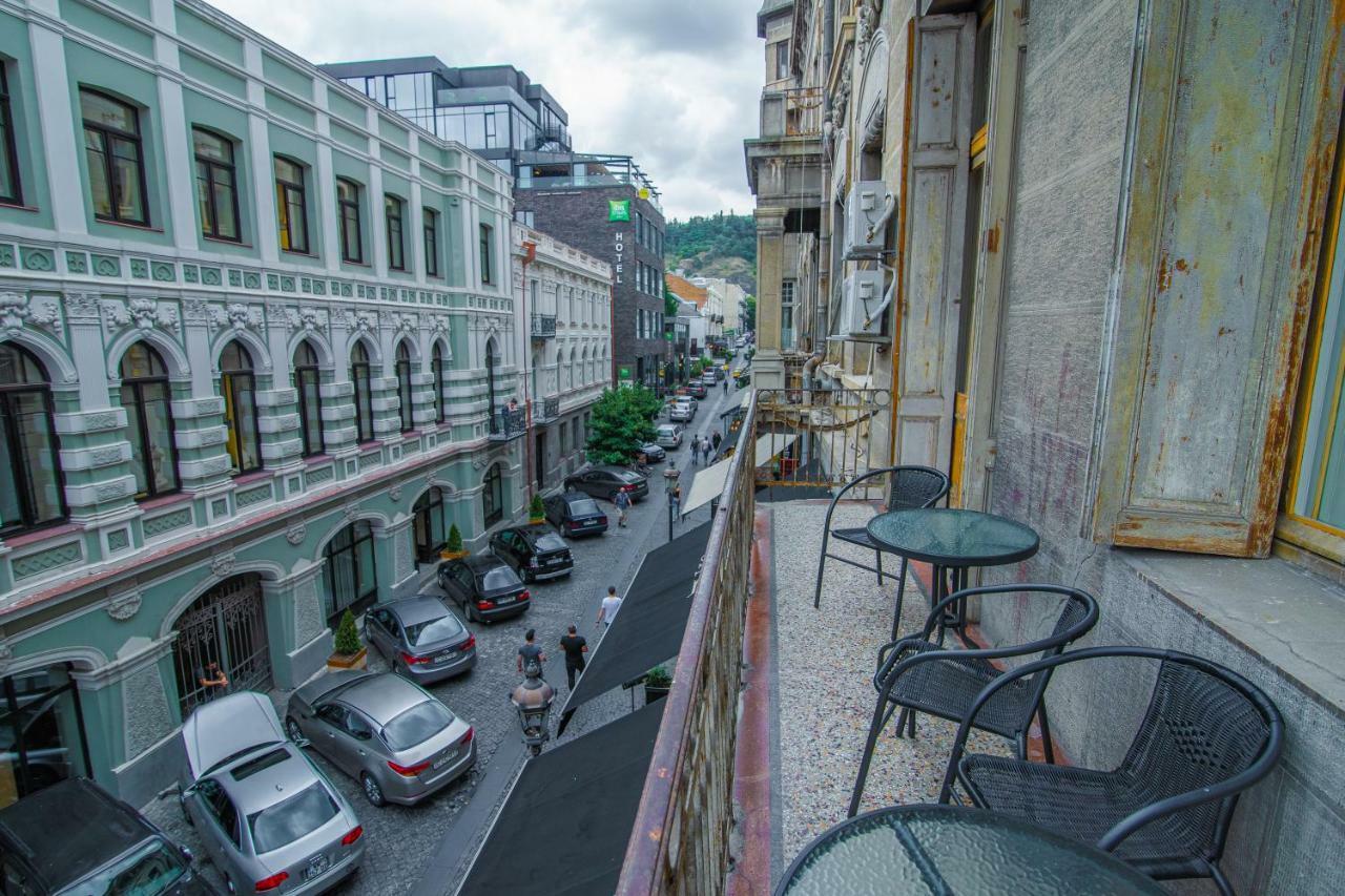Solo Apartment In City Center Tbilisi Buitenkant foto