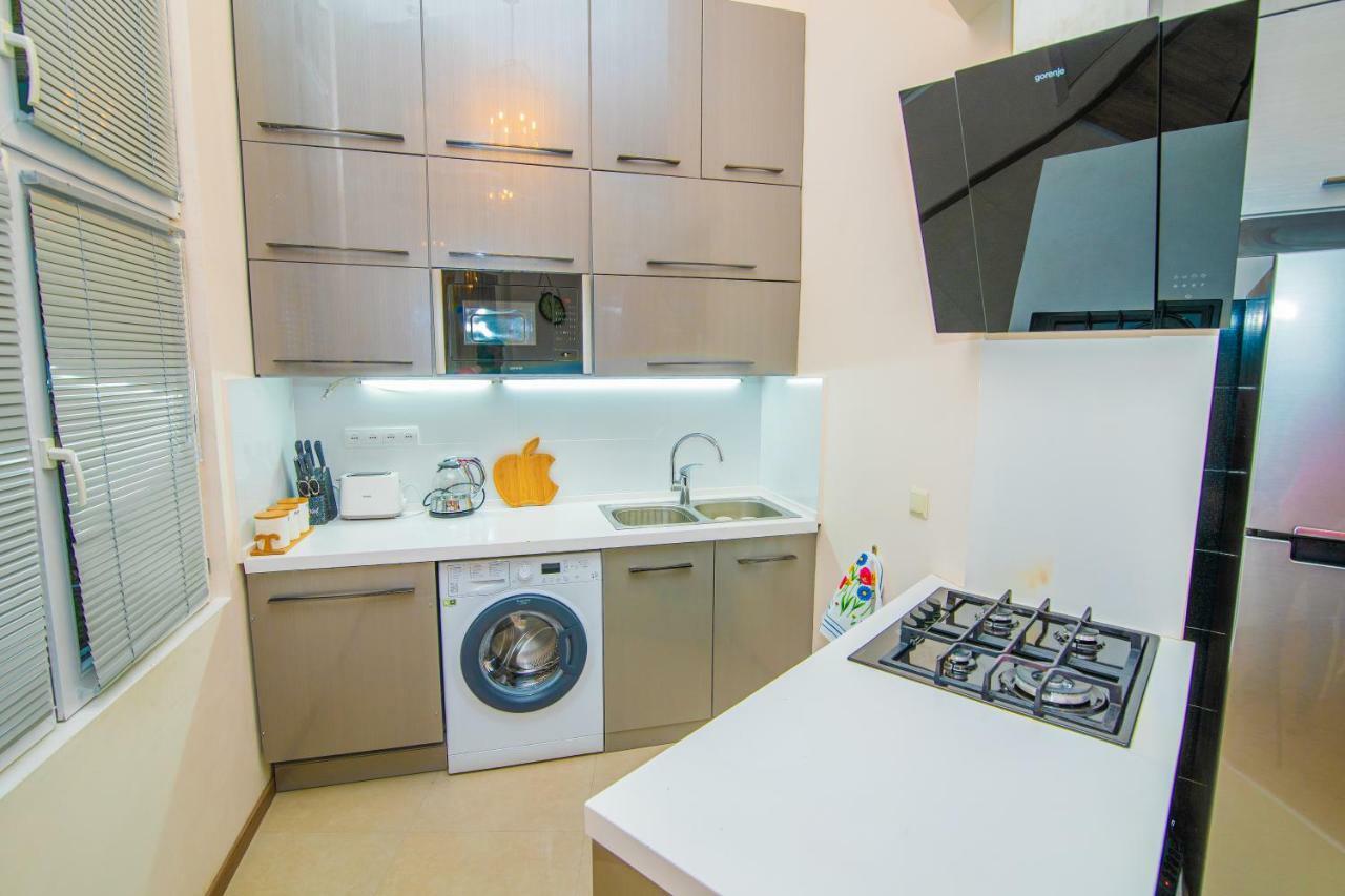 Solo Apartment In City Center Tbilisi Buitenkant foto