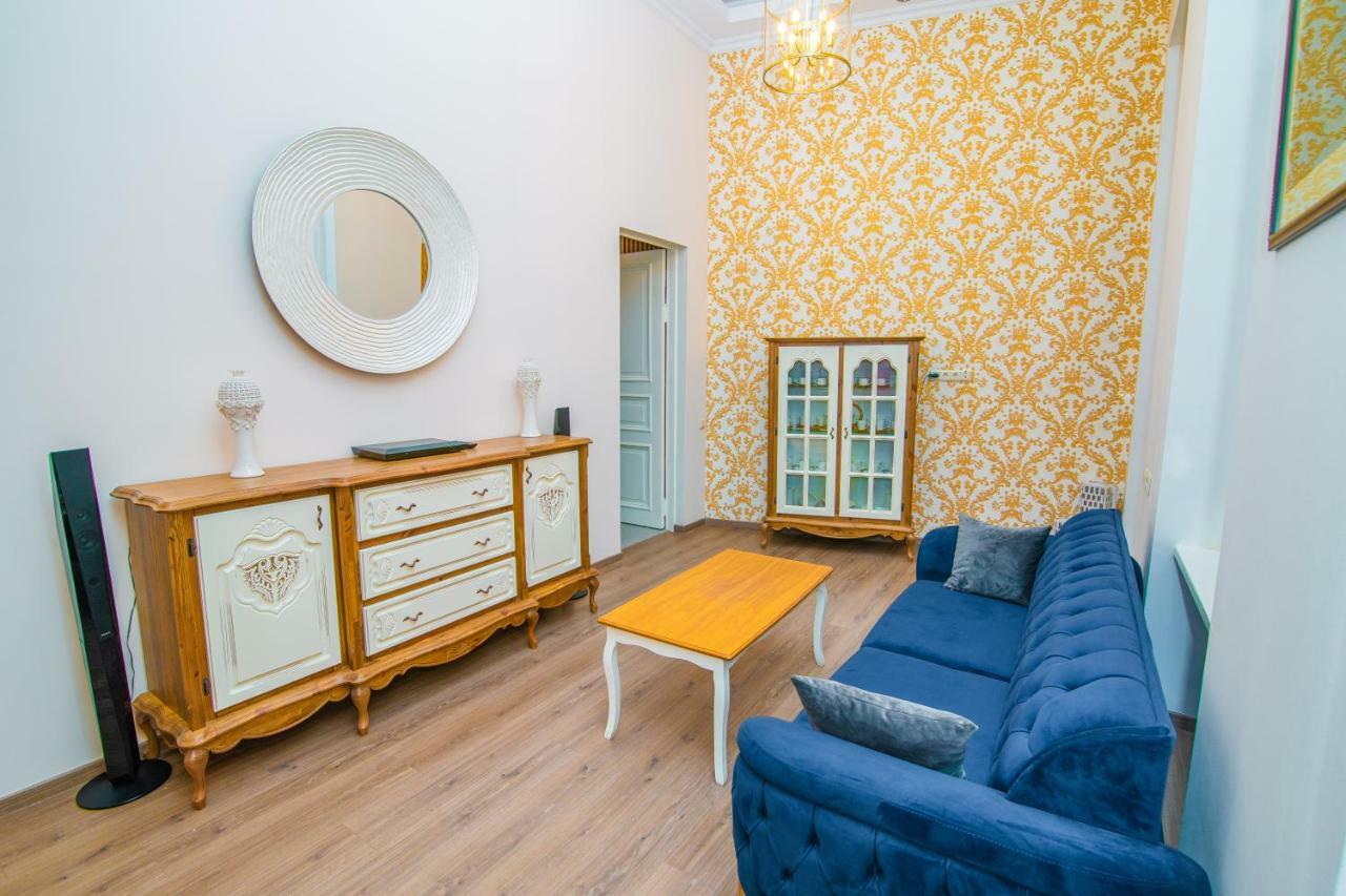 Solo Apartment In City Center Tbilisi Buitenkant foto